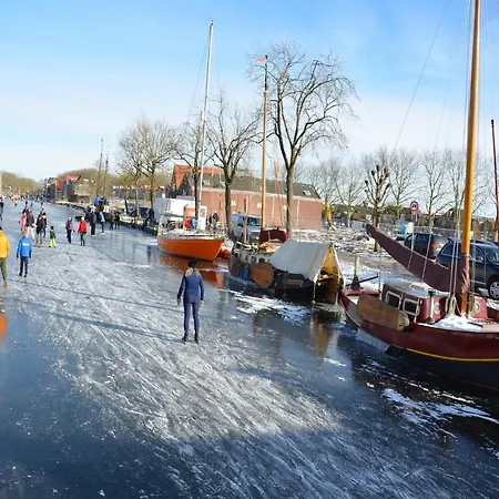 In Near Ijsselmeer בית נופש